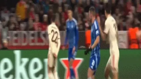 文森特妙传内线，浓眉哥强力上篮完成2+1好戏